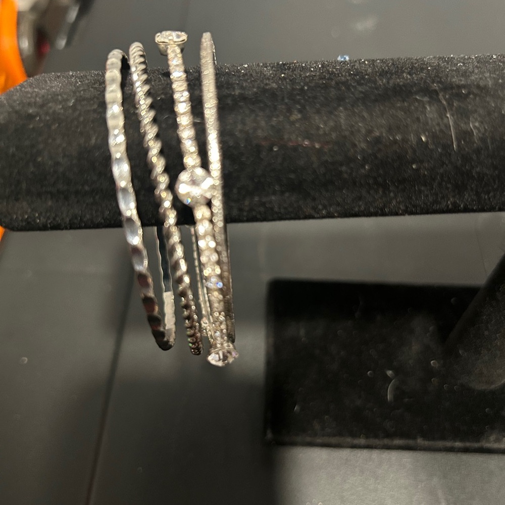 Elegant Silver Bangle Set - Picture 5 of 6